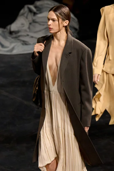 Look 24
